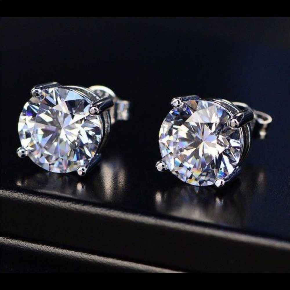 New Brilliant Simulated Diamond Studs 4mm-8mm (K1)